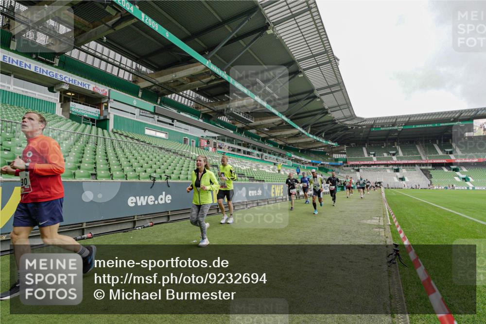 05.10.2025 - 20. swb-Marathon Bremen Michael Burmester http://msf.ph/oto/9232694 05.10.2025 12:54:08 Laufen im Stadion 53, 89, 132, 250, 289, 368, 458, 496, 504, 507, 524, 756, 950, 1009, 1020, 1164, 1165, 1428, 1460, 1489, 1517, 1543, 1608, 1656, 1690, 1729, 1736, 1868, 1873, 1896, 1943, 1976, 2030, 2050, 2250, 2288, 2573, 2841, 2871, 3212, 3363, 3703, 3913, 4294, 4611, 5022, 5024, 5206, 5425, 5571, 5576, 5944, 5978, 6244, 6348, 6359, 6583, 6806, 6853, 7232, 7279, 7508, 7617, 7835, 7905, 8499, 8511, 8611, 248, 869, 1538, 1667, 3553, 4729, 5579, 6492, 7255, 7408, 8238, 8709 meine-sportfotos.de