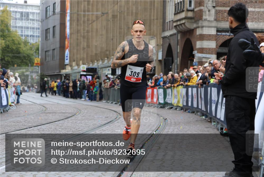 05.10.2025 - 20. swb-Marathon Bremen Strokosch-Dieckow http://msf.ph/oto/9232695 05.10.2025 12:32:35 Ziel 309 meine-sportfotos.de