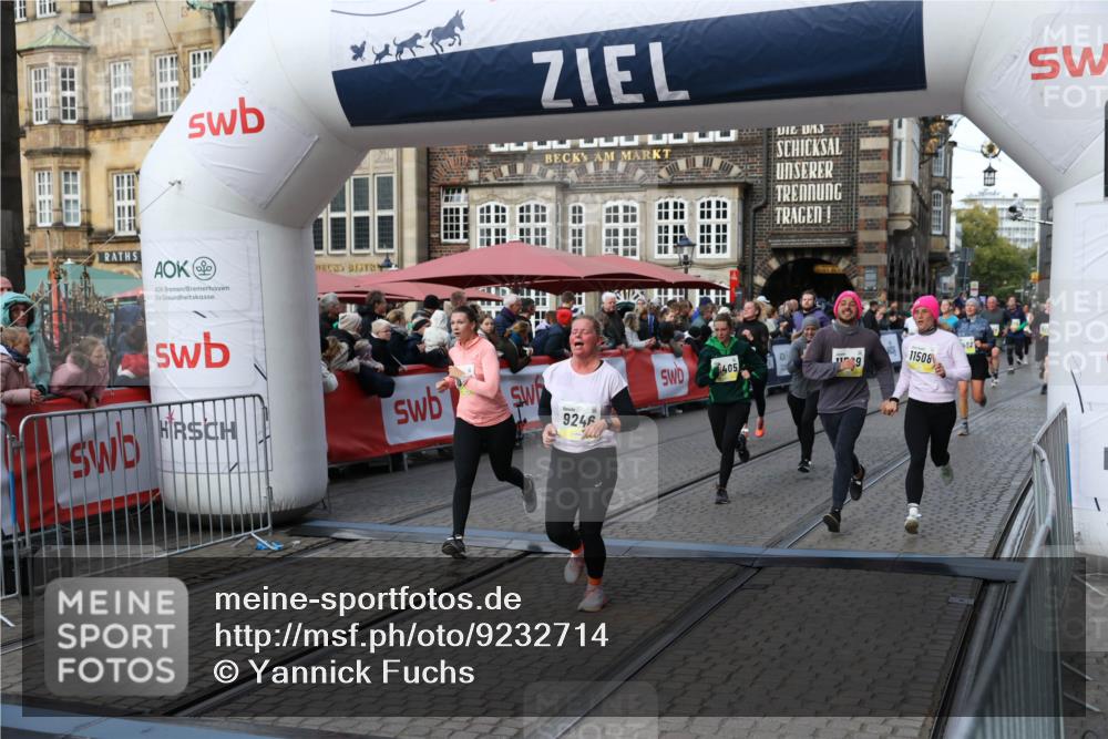 05.10.2025 - 20. swb-Marathon Bremen Yannick Fuchs http://msf.ph/oto/9232714 05.10.2025 11:03:26 Ziel 9246, 9325, 10142, 10405, 10471, 10926, 11124, 11390, 11467, 11502, 11508, 11509 meine-sportfotos.de