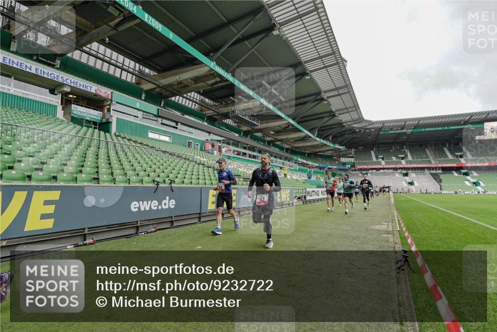 05.10.2025 - 20. swb-Marathon Bremen Michael Burmester http://msf.ph/oto/9232722 05.10.2025 12:54:11 Laufen im Stadion 53, 89, 132, 250, 289, 368, 458, 496, 504, 507, 524, 756, 950, 1009, 1020, 1164, 1165, 1428, 1460, 1489, 1517, 1543, 1608, 1656, 1690, 1729, 1736, 1873, 1896, 1943, 1976, 2030, 2050, 2250, 2288, 2573, 2841, 2871, 3193, 3212, 3363, 3436, 3703, 3913, 4294, 4595, 4611, 4949, 5022, 5024, 5206, 5571, 5576, 5666, 5978, 6244, 6348, 6359, 6583, 6853, 7232, 7279, 7494, 7508, 7617, 7835, 8499, 8511, 8611, 8737, 869, 1538, 3553, 7255, 7408, 8238, 8709 meine-sportfotos.de