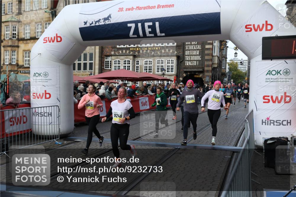 05.10.2025 - 20. swb-Marathon Bremen Yannick Fuchs http://msf.ph/oto/9232733 05.10.2025 11:03:26 Ziel 9246, 9325, 10142, 10405, 10471, 10926, 11124, 11390, 11467, 11502, 11508, 11509 meine-sportfotos.de