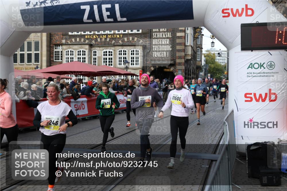 05.10.2025 - 20. swb-Marathon Bremen Yannick Fuchs http://msf.ph/oto/9232745 05.10.2025 11:03:26 Ziel 9246, 9325, 10142, 10405, 10471, 10926, 11124, 11390, 11467, 11502, 11508, 11509 meine-sportfotos.de