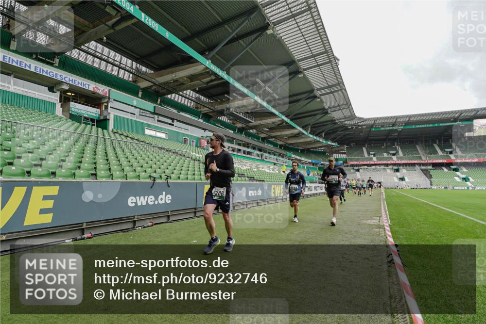 05.10.2025 - 20. swb-Marathon Bremen Michael Burmester http://msf.ph/oto/9232746 05.10.2025 12:54:16 Laufen im Stadion 53, 89, 132, 250, 289, 368, 458, 496, 504, 507, 524, 756, 950, 1009, 1020, 1165, 1308, 1428, 1460, 1489, 1517, 1543, 1608, 1690, 1729, 1736, 1873, 1896, 1897, 1943, 1976, 2030, 2250, 2274, 2573, 2841, 2871, 3193, 3212, 3363, 3436, 3703, 3913, 4595, 4611, 4837, 4949, 4958, 5022, 5024, 5206, 5571, 5576, 5666, 5978, 6244, 6348, 6359, 6583, 6683, 6853, 7232, 7279, 7494, 7508, 7835, 7986, 8511, 8611, 8737, 869, 1538, 3553, 7255, 7408, 8709 meine-sportfotos.de