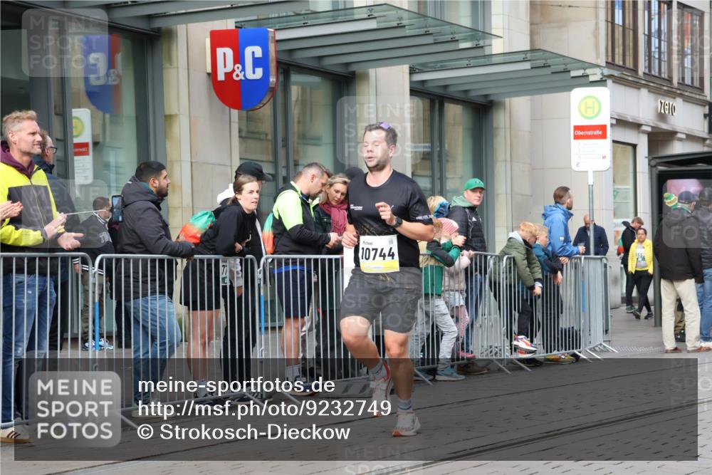 05.10.2025 - 20. swb-Marathon Bremen Strokosch-Dieckow http://msf.ph/oto/9232749 05.10.2025 10:41:14 Ziel 9253, 10744, 10910, 11701, 9253, 10744, 10910, 11701 meine-sportfotos.de
