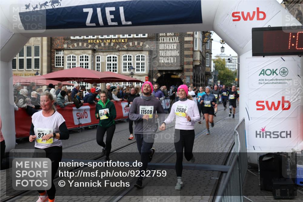 05.10.2025 - 20. swb-Marathon Bremen Yannick Fuchs http://msf.ph/oto/9232759 05.10.2025 11:03:27 Ziel 9225, 9246, 9325, 10142, 10405, 10471, 10926, 10963, 11103, 11124, 11390, 11467, 11502, 11508, 11509 meine-sportfotos.de