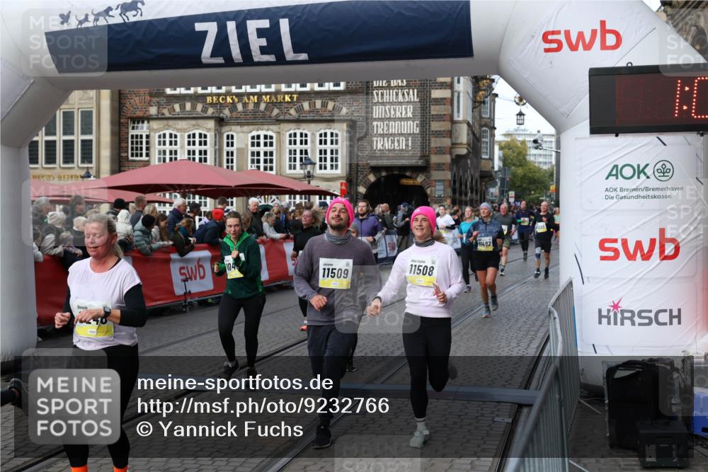 05.10.2025 - 20. swb-Marathon Bremen Yannick Fuchs http://msf.ph/oto/9232766 05.10.2025 11:03:27 Ziel 9225, 9246, 9325, 10142, 10405, 10471, 10926, 10963, 11103, 11124, 11390, 11467, 11502, 11508, 11509 meine-sportfotos.de