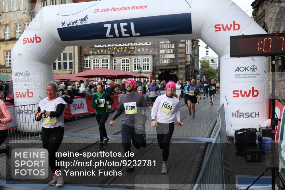 05.10.2025 - 20. swb-Marathon Bremen Yannick Fuchs http://msf.ph/oto/9232781 05.10.2025 11:03:27 Ziel 9225, 9246, 9325, 10142, 10405, 10471, 10926, 10963, 11103, 11124, 11390, 11467, 11502, 11508, 11509 meine-sportfotos.de