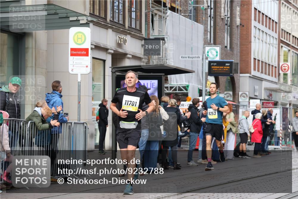 05.10.2025 - 20. swb-Marathon Bremen Strokosch-Dieckow http://msf.ph/oto/9232788 05.10.2025 10:41:27 Ziel 9253, 9884, 10104, 10155, 10691, 10880, 11581, 11701, 11710, 9253, 9884, 10104, 10155, 10691, 10880, 11581, 11701, 11710 meine-sportfotos.de