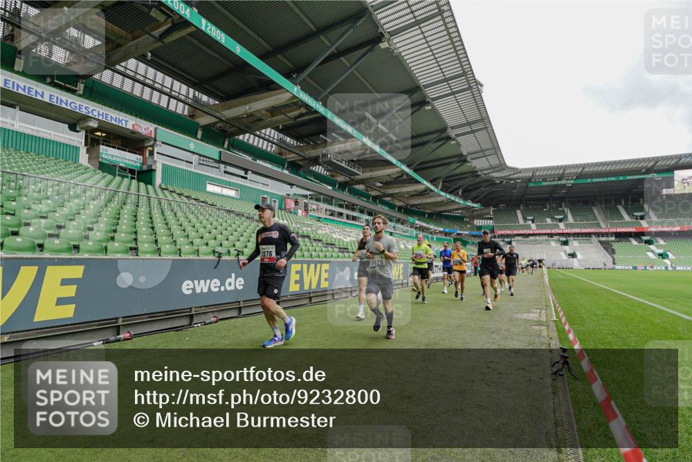 05.10.2025 - 20. swb-Marathon Bremen Michael Burmester http://msf.ph/oto/9232800 05.10.2025 12:54:22 Laufen im Stadion 53, 89, 132, 250, 289, 368, 458, 496, 504, 507, 524, 756, 950, 1020, 1165, 1308, 1428, 1460, 1489, 1517, 1543, 1608, 1690, 1729, 1736, 1873, 1896, 1897, 1943, 1976, 2024, 2274, 2573, 2841, 2871, 3193, 3212, 3224, 3359, 3436, 3703, 3913, 4595, 4611, 4837, 4949, 4958, 5022, 5024, 5206, 5576, 5666, 5869, 5978, 6244, 6348, 6359, 6583, 6683, 6853, 7232, 7279, 7494, 7508, 7814, 7835, 7928, 7986, 8511, 8611, 8653, 8737, 869, 1538, 7255, 8709 meine-sportfotos.de