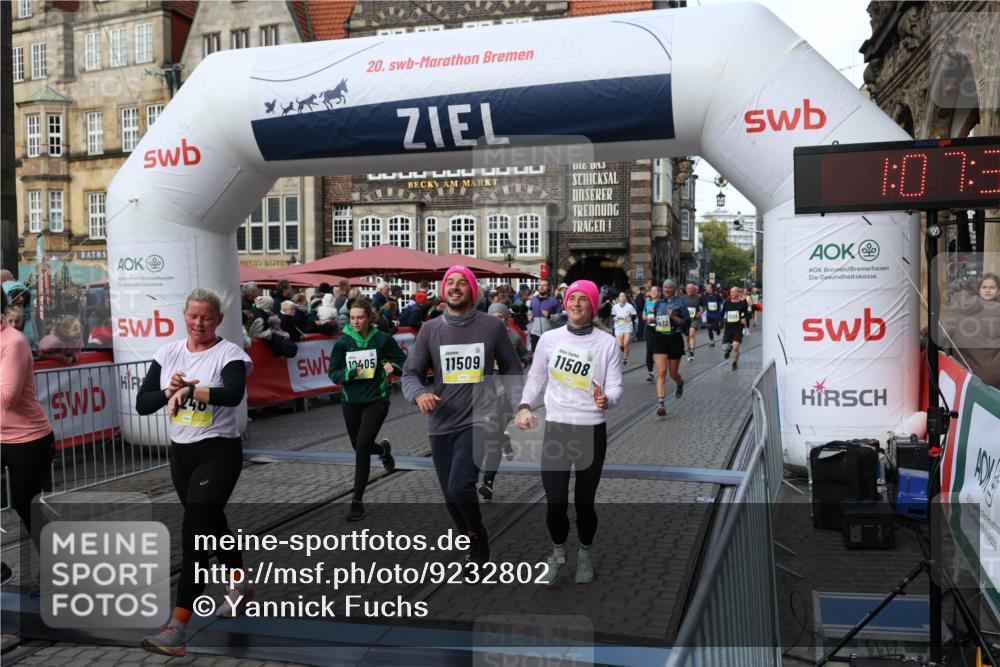 05.10.2025 - 20. swb-Marathon Bremen Yannick Fuchs http://msf.ph/oto/9232802 05.10.2025 11:03:27 Ziel 9225, 9246, 9325, 10142, 10405, 10471, 10926, 10963, 11103, 11124, 11390, 11467, 11502, 11508, 11509 meine-sportfotos.de