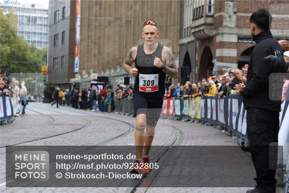 05.10.2025 - 20. swb-Marathon Bremen Strokosch-Dieckow http://msf.ph/oto/9232805 05.10.2025 12:32:35 Ziel 309 meine-sportfotos.de