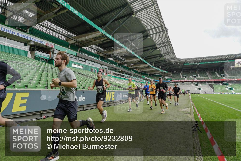 05.10.2025 - 20. swb-Marathon Bremen Michael Burmester http://msf.ph/oto/9232809 05.10.2025 12:54:23 Laufen im Stadion 53, 89, 132, 250, 289, 368, 458, 496, 504, 507, 524, 756, 950, 1020, 1165, 1308, 1428, 1460, 1489, 1517, 1543, 1608, 1690, 1729, 1736, 1873, 1896, 1897, 1943, 1976, 2024, 2180, 2274, 2573, 2767, 2841, 2871, 3193, 3212, 3224, 3359, 3436, 3703, 3913, 4595, 4611, 4837, 4949, 4958, 5022, 5024, 5206, 5576, 5666, 5869, 5978, 6244, 6348, 6359, 6583, 6683, 6853, 7232, 7279, 7494, 7508, 7814, 7835, 7928, 7986, 8511, 8611, 8653, 8737, 869, 1538, 7255, 8709 meine-sportfotos.de