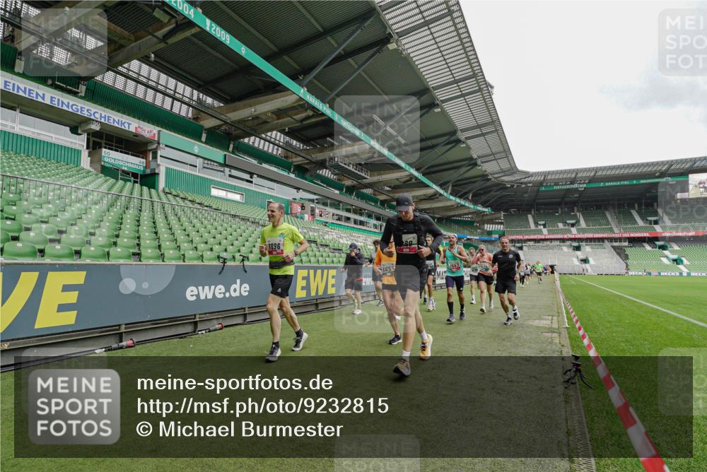 05.10.2025 - 20. swb-Marathon Bremen Michael Burmester http://msf.ph/oto/9232815 05.10.2025 12:54:24 Laufen im Stadion 53, 89, 132, 250, 289, 368, 458, 496, 504, 507, 524, 756, 950, 1020, 1165, 1308, 1428, 1460, 1489, 1517, 1543, 1608, 1690, 1729, 1736, 1873, 1896, 1897, 1943, 1976, 2024, 2180, 2274, 2573, 2767, 2841, 2871, 3193, 3212, 3224, 3359, 3436, 3703, 3913, 4595, 4611, 4837, 4949, 4958, 5022, 5024, 5206, 5576, 5666, 5869, 5978, 6244, 6348, 6359, 6583, 6683, 6853, 7232, 7279, 7494, 7508, 7814, 7835, 7928, 7986, 8511, 8611, 8653, 8737, 869, 1538, 7255, 8709 meine-sportfotos.de