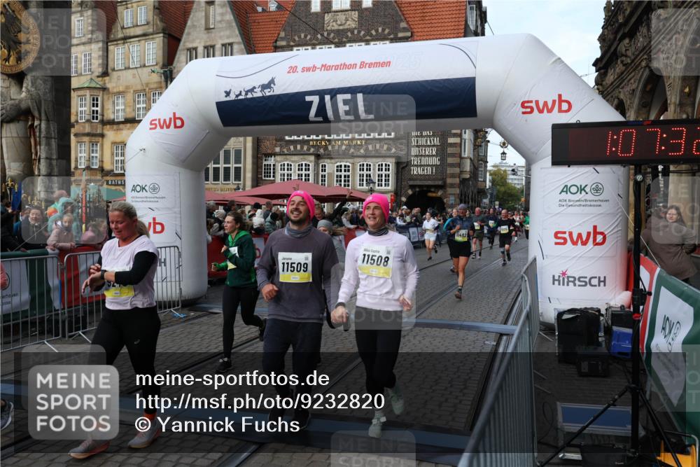 05.10.2025 - 20. swb-Marathon Bremen Yannick Fuchs http://msf.ph/oto/9232820 05.10.2025 11:03:28 Ziel 9224, 9225, 9246, 9325, 10142, 10405, 10963, 11103, 11124, 11390, 11467, 11502, 11508, 11509 meine-sportfotos.de