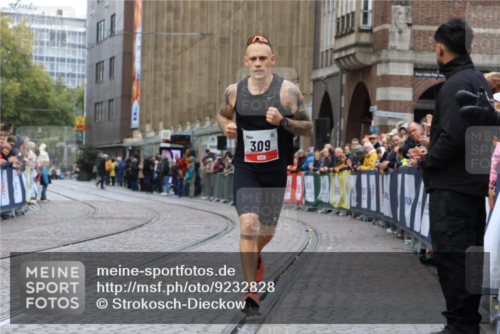 05.10.2025 - 20. swb-Marathon Bremen Strokosch-Dieckow http://msf.ph/oto/9232828 05.10.2025 12:32:35 Ziel 309 meine-sportfotos.de