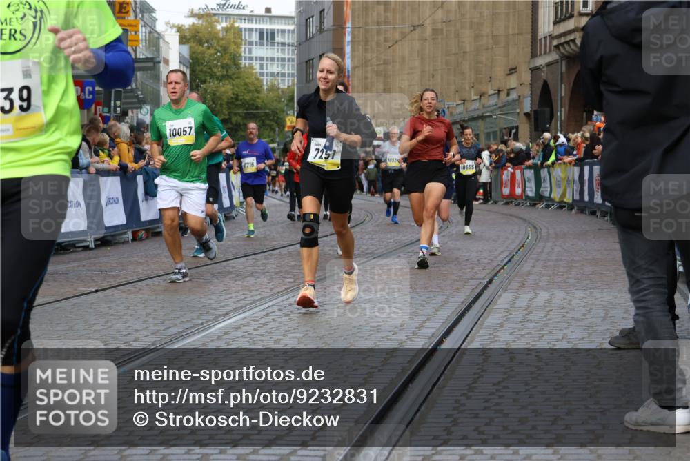 05.10.2025 - 20. swb-Marathon Bremen Strokosch-Dieckow http://msf.ph/oto/9232831 05.10.2025 10:53:22 Ziel 7193, 7251, 9263, 9539, 9717, 9868, 9957, 10057, 10302, 10317, 10335, 10369, 10468, 10655, 10934, 11174, 11175, 11545, 11616, 11716 meine-sportfotos.de