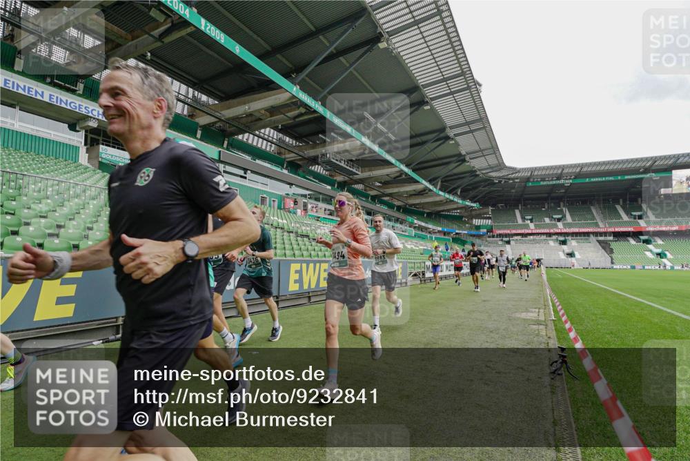 05.10.2025 - 20. swb-Marathon Bremen Michael Burmester http://msf.ph/oto/9232841 05.10.2025 12:54:26 Laufen im Stadion 53, 89, 132, 250, 289, 368, 458, 496, 504, 507, 524, 756, 950, 1020, 1165, 1308, 1428, 1460, 1489, 1517, 1543, 1608, 1690, 1729, 1736, 1873, 1896, 1897, 1943, 1976, 2024, 2180, 2274, 2573, 2767, 2841, 2871, 3193, 3212, 3224, 3359, 3436, 3703, 3913, 4595, 4611, 4837, 4949, 4958, 5022, 5024, 5206, 5452, 5576, 5666, 5869, 5978, 6244, 6348, 6359, 6583, 6683, 6853, 7232, 7279, 7494, 7508, 7814, 7835, 7928, 7986, 8511, 8611, 8642, 8653, 8737 meine-sportfotos.de
