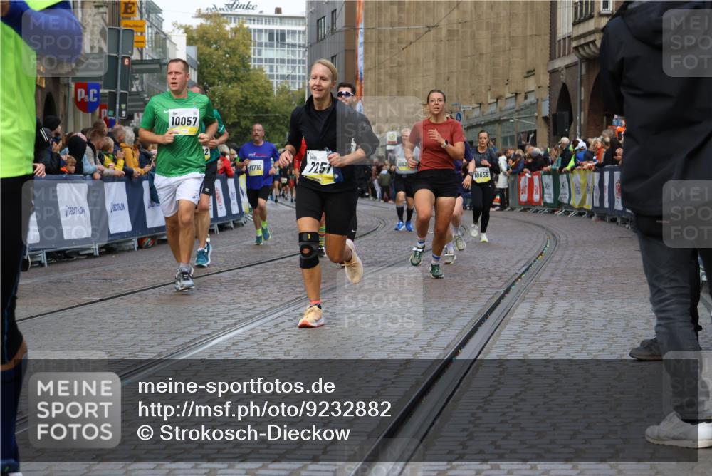 05.10.2025 - 20. swb-Marathon Bremen Strokosch-Dieckow http://msf.ph/oto/9232882 05.10.2025 10:53:22 Ziel 7193, 7251, 9263, 9539, 9717, 9868, 9957, 10057, 10302, 10317, 10335, 10369, 10468, 10655, 10934, 11174, 11175, 11545, 11616, 11716 meine-sportfotos.de