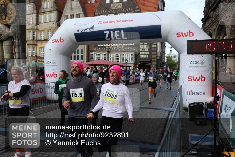 05.10.2025 - 20. swb-Marathon Bremen Yannick Fuchs http://msf.ph/oto/9232891 05.10.2025 11:03:28 Ziel 9224, 9225, 9246, 9325, 10142, 10405, 10963, 11103, 11124, 11390, 11467, 11502, 11508, 11509 meine-sportfotos.de