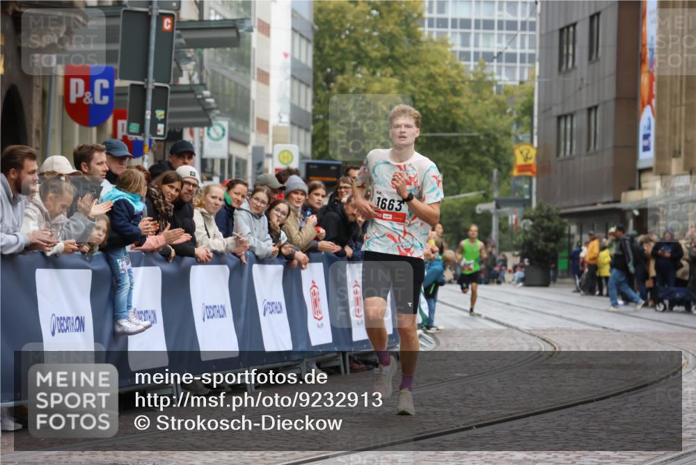 05.10.2025 - 20. swb-Marathon Bremen Strokosch-Dieckow http://msf.ph/oto/9232913 05.10.2025 12:34:08 Ziel 1663 meine-sportfotos.de