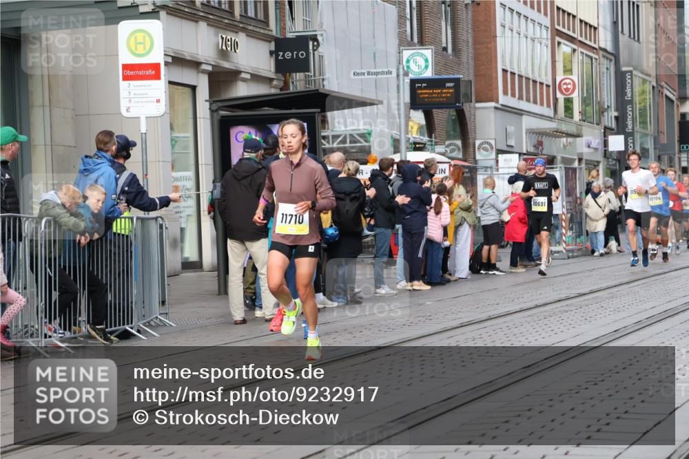 05.10.2025 - 20. swb-Marathon Bremen Strokosch-Dieckow http://msf.ph/oto/9232917 05.10.2025 10:41:36 Ziel 9253, 9504, 9849, 9884, 10104, 10155, 10691, 10880, 11581, 11710, 9253, 9504, 9849, 9884, 10104, 10155, 10691, 10880, 11581, 11710 meine-sportfotos.de