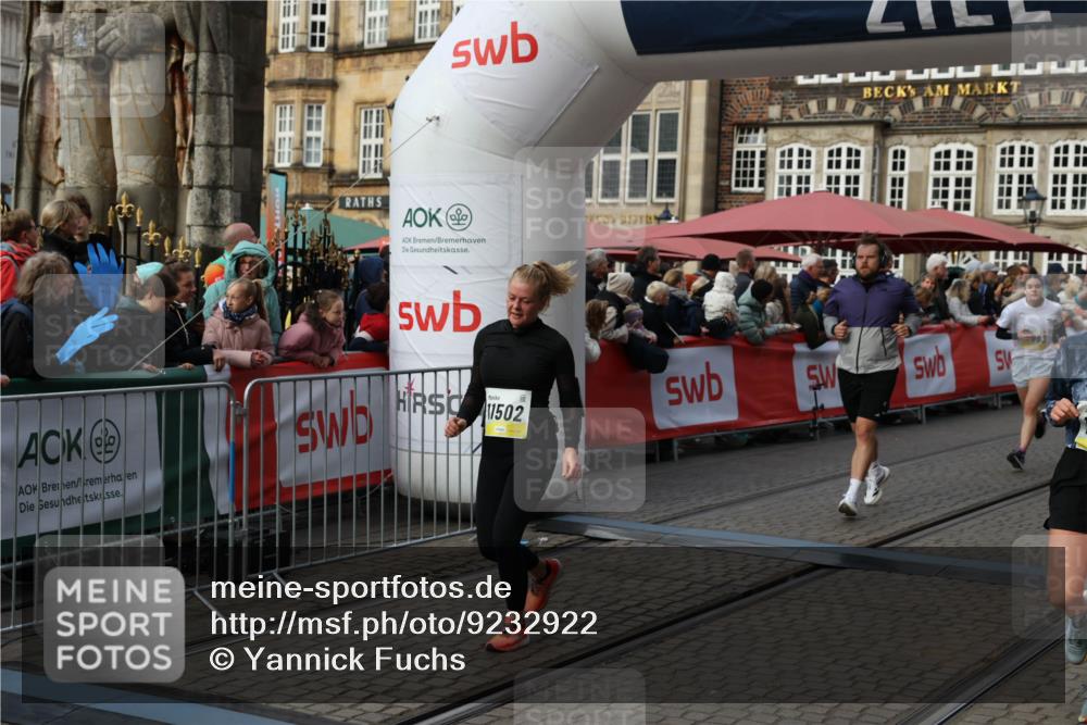 05.10.2025 - 20. swb-Marathon Bremen Yannick Fuchs http://msf.ph/oto/9232922 05.10.2025 11:03:29 Ziel 7776, 9224, 9225, 9246, 9325, 10142, 10405, 10446, 10963, 10995, 11103, 11124, 11236, 11467, 11502, 11508, 11509 meine-sportfotos.de