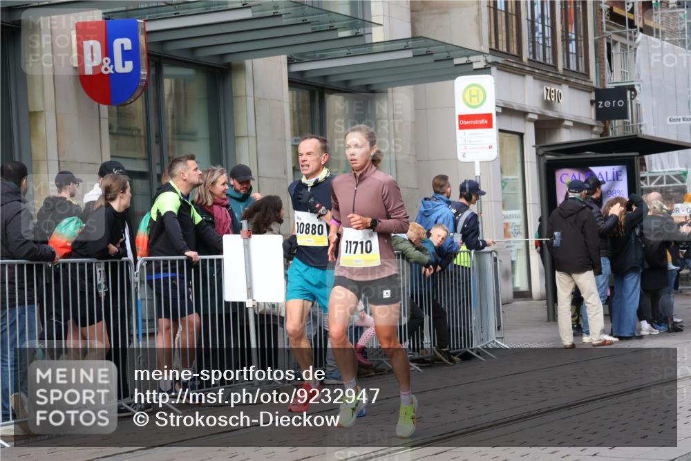 05.10.2025 - 20. swb-Marathon Bremen Strokosch-Dieckow http://msf.ph/oto/9232947 05.10.2025 10:41:37 Ziel 9253, 9504, 9849, 9884, 10104, 10155, 10691, 10880, 11581, 11710, 9253, 9504, 9849, 9884, 10104, 10155, 10691, 10880, 11581, 11710 meine-sportfotos.de