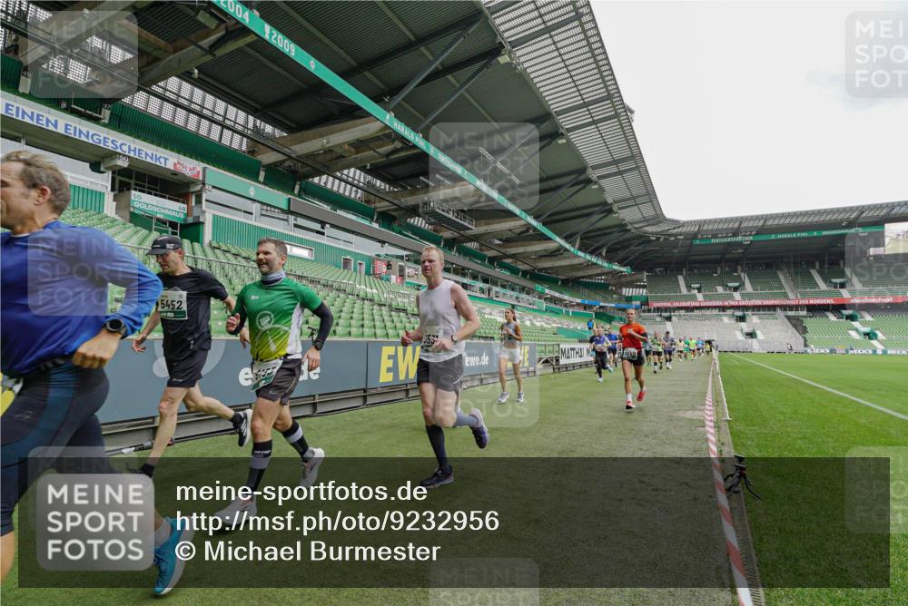 05.10.2025 - 20. swb-Marathon Bremen Michael Burmester http://msf.ph/oto/9232956 05.10.2025 12:54:40 Laufen im Stadion 53, 82, 104, 124, 132, 169, 289, 319, 417, 504, 524, 756, 944, 950, 1165, 1308, 1474, 1483, 1517, 1543, 1721, 1729, 1873, 1896, 1897, 1945, 1976, 2024, 2180, 2265, 2274, 2431, 2573, 2767, 2841, 3069, 3193, 3212, 3224, 3359, 3436, 3531, 3703, 3848, 4257, 4595, 4672, 4816, 4837, 4949, 4958, 5022, 5206, 5452, 5666, 5869, 5978, 6184, 6583, 6683, 6853, 7052, 7232, 7279, 7494, 7508, 7814, 7928, 7986, 8642, 8653, 8737, 89, 250, 368, 458, 507, 950, 1460, 1489 meine-sportfotos.de