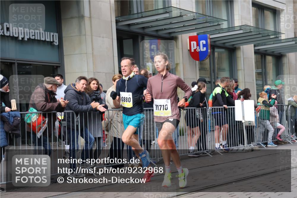 05.10.2025 - 20. swb-Marathon Bremen Strokosch-Dieckow http://msf.ph/oto/9232968 05.10.2025 10:41:38 Ziel 9504, 9849, 9884, 10104, 10155, 10691, 10880, 11581, 11710, 9504, 9849, 9884, 10104, 10155, 10691, 10880, 11581, 11710 meine-sportfotos.de
