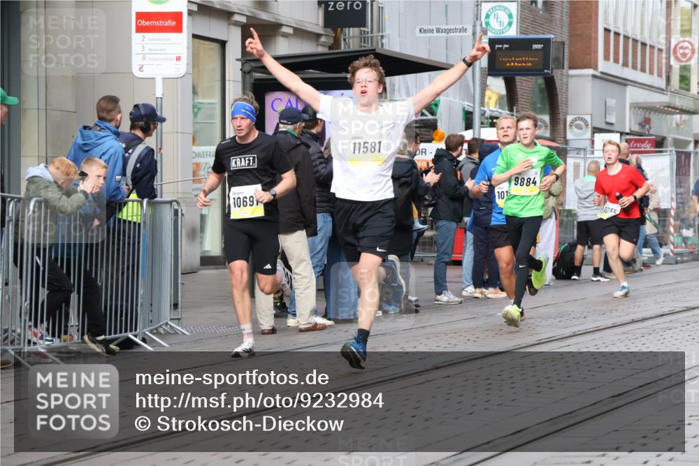 05.10.2025 - 20. swb-Marathon Bremen Strokosch-Dieckow http://msf.ph/oto/9232984 05.10.2025 10:41:40 Ziel 9364, 9504, 9849, 9884, 10104, 10155, 10691, 10880, 11581, 11710, 9364, 9504, 9849, 9884, 10104, 10155, 10691, 10880, 11581, 11710 meine-sportfotos.de
