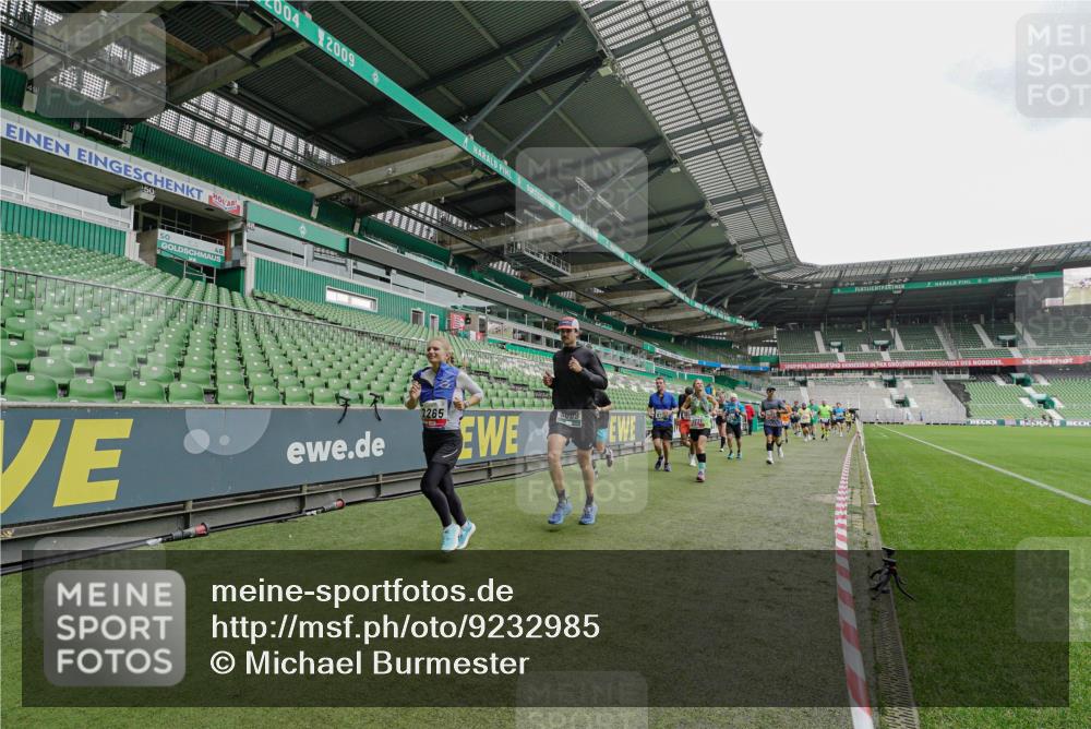 05.10.2025 - 20. swb-Marathon Bremen Michael Burmester http://msf.ph/oto/9232985 05.10.2025 12:54:44 Laufen im Stadion 53, 82, 104, 124, 132, 169, 289, 319, 417, 504, 524, 756, 944, 1308, 1474, 1483, 1517, 1543, 1721, 1873, 1896, 1897, 1945, 1976, 2024, 2180, 2265, 2274, 2431, 2494, 2573, 2767, 2841, 3069, 3193, 3212, 3224, 3359, 3436, 3531, 3703, 3848, 4257, 4595, 4672, 4816, 4837, 4919, 4949, 4958, 5022, 5206, 5452, 5666, 5869, 5978, 6184, 6583, 6683, 6853, 7052, 7232, 7279, 7494, 7508, 7814, 7928, 7986, 8642, 8653, 8737, 89, 250, 368, 458, 507, 950, 1165, 1460, 1489 meine-sportfotos.de