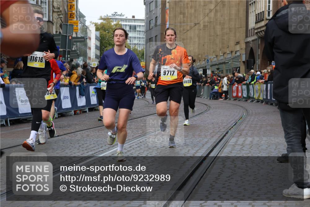 05.10.2025 - 20. swb-Marathon Bremen Strokosch-Dieckow http://msf.ph/oto/9232989 05.10.2025 10:53:25 Ziel 7193, 7251, 9263, 9717, 9868, 9957, 10057, 10302, 10335, 10369, 10468, 10655, 10934, 11174, 11545, 11616, 11716 meine-sportfotos.de
