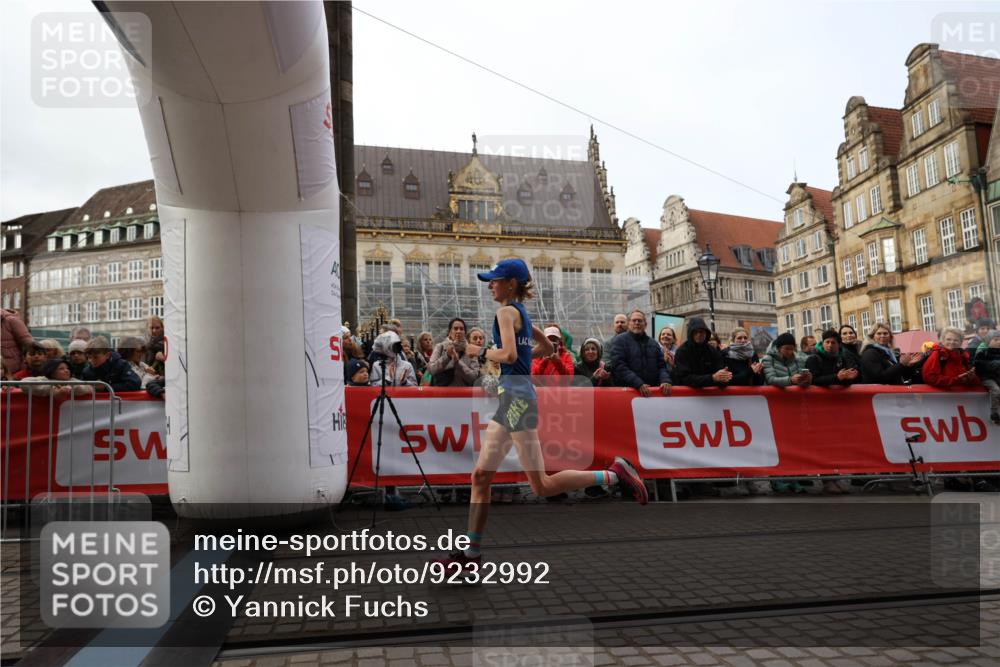 05.10.2025 - 20. swb-Marathon Bremen Yannick Fuchs http://msf.ph/oto/9232992 05.10.2025 10:32:44 Ziel 9280, 11730 meine-sportfotos.de
