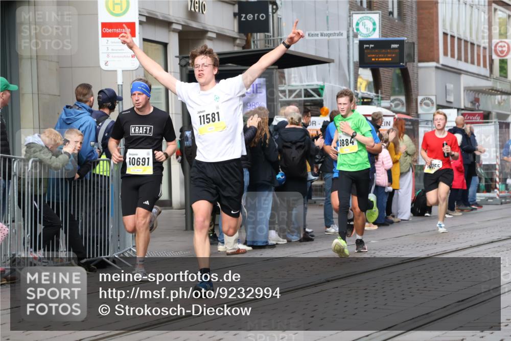 05.10.2025 - 20. swb-Marathon Bremen Strokosch-Dieckow http://msf.ph/oto/9232994 05.10.2025 10:41:41 Ziel 8187, 9364, 9504, 9849, 9884, 10104, 10155, 10691, 10838, 10880, 11581, 11710, 8187, 9364, 9504, 9849, 9884, 10104, 10155, 10691, 10838, 10880, 11581, 11710 meine-sportfotos.de