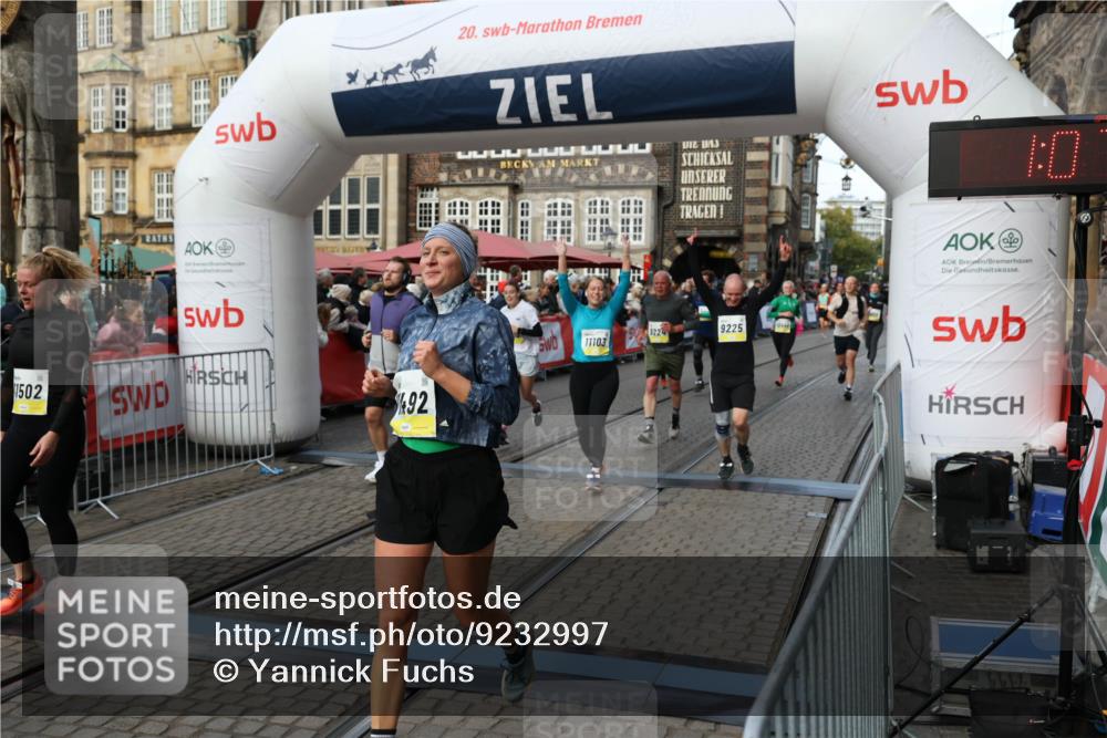 05.10.2025 - 20. swb-Marathon Bremen Yannick Fuchs http://msf.ph/oto/9232997 05.10.2025 11:03:30 Ziel 7776, 9224, 9225, 9246, 9308, 9325, 10142, 10405, 10446, 10963, 10995, 11103, 11124, 11236, 11467, 11502, 11508, 11509 meine-sportfotos.de