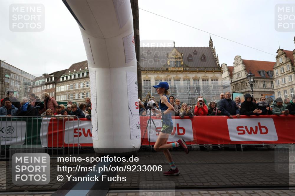 05.10.2025 - 20. swb-Marathon Bremen Yannick Fuchs http://msf.ph/oto/9233006 05.10.2025 10:32:44 Ziel 9280, 11730 meine-sportfotos.de