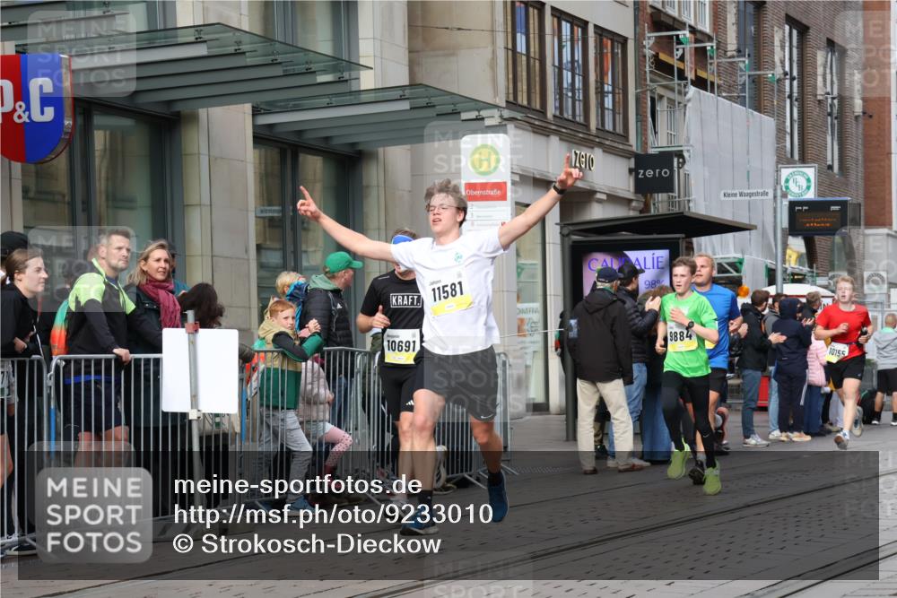 05.10.2025 - 20. swb-Marathon Bremen Strokosch-Dieckow http://msf.ph/oto/9233010 05.10.2025 10:41:41 Ziel 8187, 9364, 9504, 9849, 9884, 10104, 10155, 10691, 10838, 10880, 11581, 11710, 8187, 9364, 9504, 9849, 9884, 10104, 10155, 10691, 10838, 10880, 11581, 11710 meine-sportfotos.de