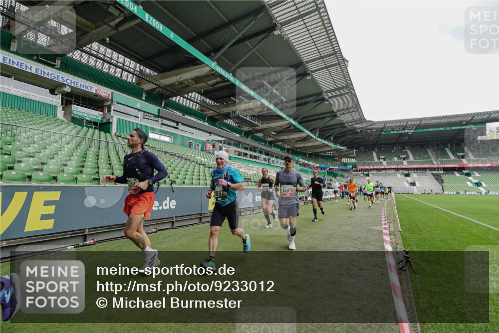05.10.2025 - 20. swb-Marathon Bremen Michael Burmester http://msf.ph/oto/9233012 05.10.2025 12:54:47 Laufen im Stadion 53, 82, 104, 124, 132, 169, 289, 319, 417, 504, 524, 756, 944, 1308, 1474, 1483, 1517, 1543, 1721, 1896, 1897, 1945, 1976, 2024, 2180, 2265, 2274, 2431, 2494, 2573, 2642, 2767, 2841, 3069, 3193, 3212, 3224, 3359, 3436, 3531, 3703, 3848, 4257, 4595, 4672, 4816, 4837, 4919, 4949, 4958, 5022, 5206, 5452, 5666, 5869, 5978, 6184, 6583, 6683, 6853, 7052, 7232, 7279, 7494, 7508, 7814, 7928, 7986, 8642, 8653, 8737, 89, 250, 368, 458, 507, 950, 1165, 1460, 1489 meine-sportfotos.de