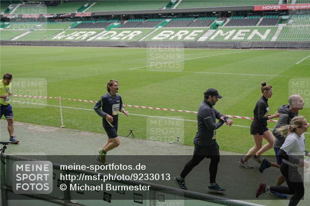 05.10.2025 - 20. swb-Marathon Bremen Michael Burmester http://msf.ph/oto/9233013 05.10.2025 10:31:13 Laufen im Stadion 7251, 9004, 9172, 9196, 9214, 9230, 9252, 9263, 9267, 9277, 9287, 9333, 9337, 9399, 9416, 9425, 9431, 9449, 9457, 9482, 9501, 9506, 9584, 9645, 9676, 9683, 9708, 9715, 9742, 9787, 9791, 9852, 9894, 9934, 9987, 10016, 10066, 10163, 10199, 10222, 10240, 10251, 10254, 10279, 10317, 10321, 10356, 10378, 10380, 10438, 10449, 10479, 10514, 10537, 10543, 10556, 10609, 10625, 10636, 10638, 10655, 10668, 10669, 10698, 10743, 7733, 9209, 9251, 9906 meine-sportfotos.de