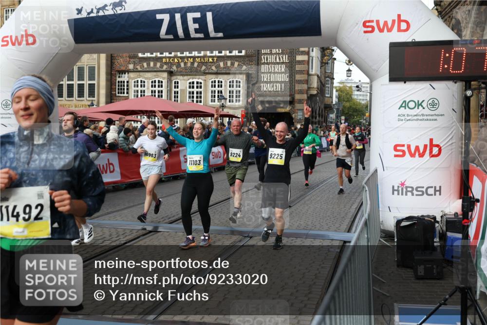 05.10.2025 - 20. swb-Marathon Bremen Yannick Fuchs http://msf.ph/oto/9233020 05.10.2025 11:03:31 Ziel 7776, 9224, 9225, 9246, 9308, 10142, 10405, 10446, 10963, 10995, 11103, 11124, 11150, 11236, 11467, 11502, 11508, 11509 meine-sportfotos.de