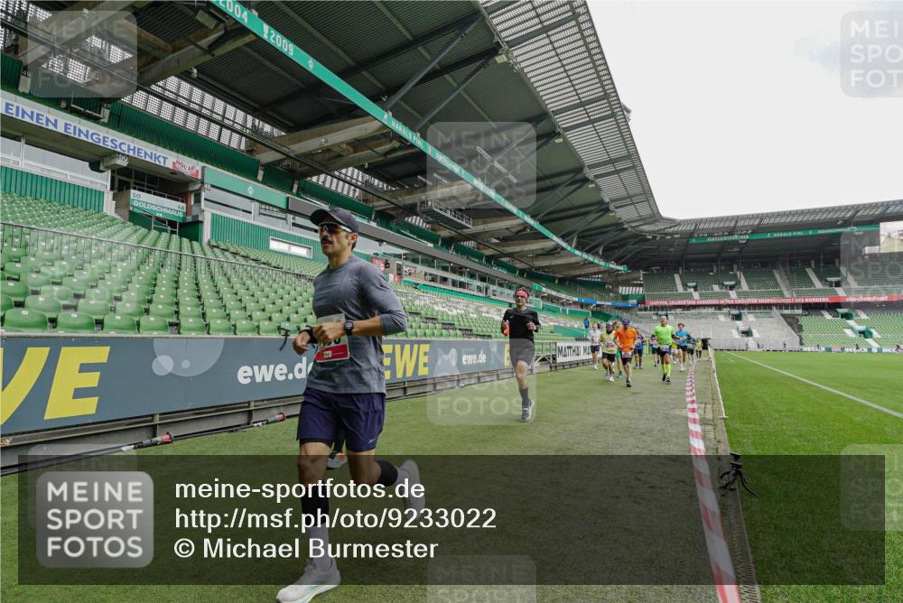 05.10.2025 - 20. swb-Marathon Bremen Michael Burmester http://msf.ph/oto/9233022 05.10.2025 12:54:48 Laufen im Stadion 53, 82, 104, 124, 132, 169, 289, 319, 417, 504, 524, 756, 944, 1308, 1474, 1483, 1517, 1543, 1721, 1896, 1897, 1945, 1976, 2024, 2180, 2265, 2274, 2431, 2494, 2573, 2642, 2767, 2841, 3069, 3193, 3212, 3224, 3359, 3436, 3531, 3703, 3848, 4257, 4595, 4672, 4816, 4837, 4919, 4949, 4958, 5022, 5206, 5452, 5666, 5869, 5978, 6184, 6583, 6683, 6853, 7052, 7232, 7279, 7494, 7508, 7814, 7928, 7986, 8642, 8653, 8737, 89, 250, 368, 458, 507, 950, 1165, 1460, 1489 meine-sportfotos.de