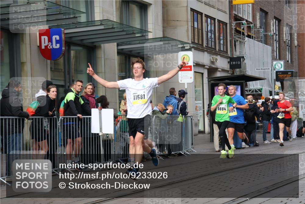 05.10.2025 - 20. swb-Marathon Bremen Strokosch-Dieckow http://msf.ph/oto/9233026 05.10.2025 10:41:42 Ziel 8187, 9364, 9504, 9849, 9884, 10104, 10155, 10691, 10838, 10880, 11422, 11581, 11710, 8187, 9364, 9504, 9849, 9884, 10104, 10155, 10691, 10838, 10880, 11422, 11581, 11710 meine-sportfotos.de