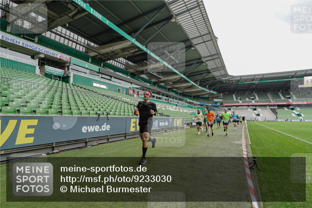 05.10.2025 - 20. swb-Marathon Bremen Michael Burmester http://msf.ph/oto/9233030 05.10.2025 12:54:49 Laufen im Stadion 53, 82, 104, 124, 132, 169, 289, 319, 417, 504, 524, 756, 944, 1308, 1474, 1483, 1517, 1543, 1721, 1896, 1897, 1945, 1976, 2024, 2180, 2265, 2274, 2431, 2494, 2573, 2642, 2767, 2841, 3069, 3193, 3212, 3224, 3359, 3436, 3531, 3703, 3848, 4257, 4595, 4672, 4816, 4837, 4919, 4949, 4958, 5022, 5206, 5452, 5666, 5869, 5978, 6184, 6583, 6683, 6853, 7052, 7232, 7279, 7494, 7508, 7814, 7928, 7986, 8642, 8653, 8737, 89, 250, 368, 458, 507, 950, 1165, 1460, 1489 meine-sportfotos.de