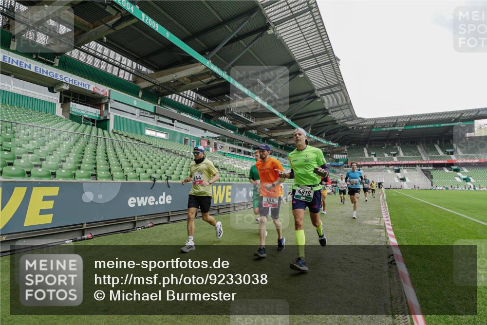 05.10.2025 - 20. swb-Marathon Bremen Michael Burmester http://msf.ph/oto/9233038 05.10.2025 12:54:51 Laufen im Stadion 53, 82, 104, 124, 132, 169, 289, 319, 417, 504, 524, 663, 756, 944, 1308, 1474, 1483, 1543, 1721, 1737, 1896, 1897, 1945, 1976, 2024, 2180, 2265, 2274, 2431, 2494, 2573, 2642, 2767, 2841, 3069, 3193, 3212, 3224, 3359, 3436, 3531, 3703, 3848, 4257, 4595, 4672, 4771, 4816, 4837, 4919, 4949, 4958, 5022, 5034, 5206, 5452, 5666, 5869, 5978, 6184, 6583, 6649, 6683, 6853, 7052, 7279, 7494, 7508, 7814, 7928, 7986, 8642, 8653, 8737, 250, 458, 507, 756, 950, 1165, 1460, 1489 meine-sportfotos.de
