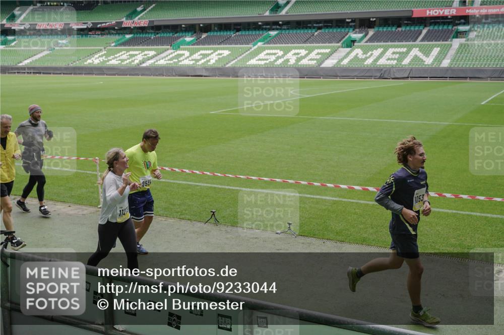 05.10.2025 - 20. swb-Marathon Bremen Michael Burmester http://msf.ph/oto/9233044 05.10.2025 10:31:14 Laufen im Stadion 7251, 9004, 9172, 9196, 9214, 9230, 9252, 9263, 9267, 9277, 9287, 9333, 9337, 9399, 9416, 9425, 9431, 9449, 9457, 9482, 9501, 9506, 9584, 9645, 9676, 9683, 9708, 9715, 9742, 9787, 9791, 9852, 9894, 9934, 9987, 10016, 10066, 10163, 10199, 10222, 10240, 10251, 10254, 10279, 10317, 10321, 10356, 10378, 10380, 10438, 10449, 10479, 10514, 10537, 10543, 10556, 10609, 10625, 10636, 10638, 10655, 10668, 10669, 10698, 10743, 7733, 9209, 9251, 9906 meine-sportfotos.de