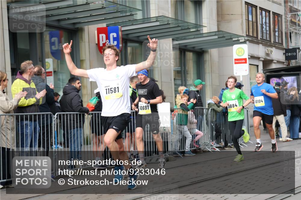 05.10.2025 - 20. swb-Marathon Bremen Strokosch-Dieckow http://msf.ph/oto/9233046 05.10.2025 10:41:42 Ziel 8187, 9364, 9504, 9849, 9884, 10104, 10155, 10691, 10838, 10880, 11422, 11581, 11710, 8187, 9364, 9504, 9849, 9884, 10104, 10155, 10691, 10838, 10880, 11422, 11581, 11710 meine-sportfotos.de