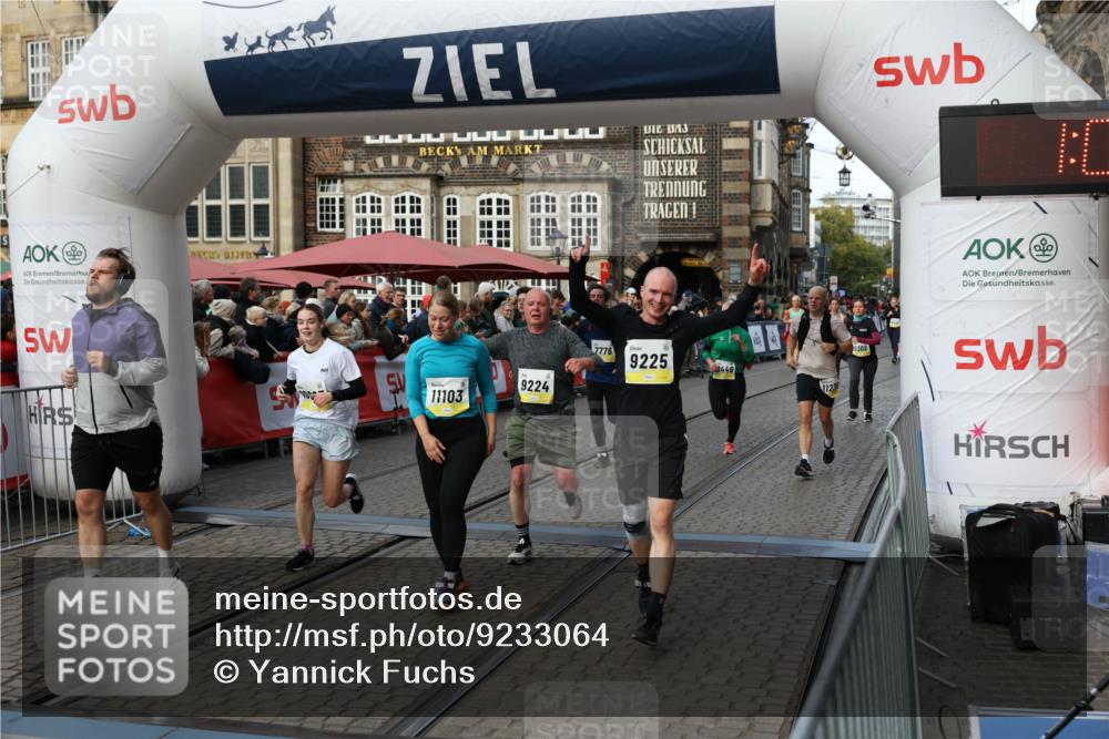 05.10.2025 - 20. swb-Marathon Bremen Yannick Fuchs http://msf.ph/oto/9233064 05.10.2025 11:03:31 Ziel 7776, 9224, 9225, 9246, 9308, 10142, 10405, 10446, 10963, 10995, 11103, 11124, 11150, 11236, 11467, 11502, 11508, 11509 meine-sportfotos.de