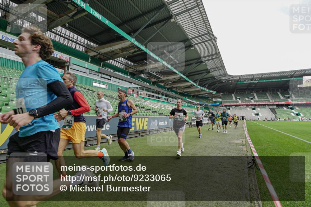 05.10.2025 - 20. swb-Marathon Bremen Michael Burmester http://msf.ph/oto/9233065 05.10.2025 12:54:54 Laufen im Stadion 53, 82, 104, 124, 132, 169, 289, 319, 417, 504, 663, 944, 1308, 1474, 1483, 1543, 1721, 1737, 1896, 1897, 1945, 1976, 2024, 2180, 2265, 2274, 2431, 2494, 2573, 2642, 2767, 2841, 3069, 3193, 3212, 3224, 3359, 3436, 3531, 3703, 3848, 4257, 4595, 4672, 4771, 4816, 4837, 4919, 4949, 4958, 5022, 5034, 5206, 5452, 5666, 5869, 5978, 6184, 6527, 6583, 6649, 6683, 6853, 7052, 7279, 7494, 7814, 7928, 7986, 8642, 8653, 8737, 53, 250, 507, 524, 756, 950, 1165 meine-sportfotos.de