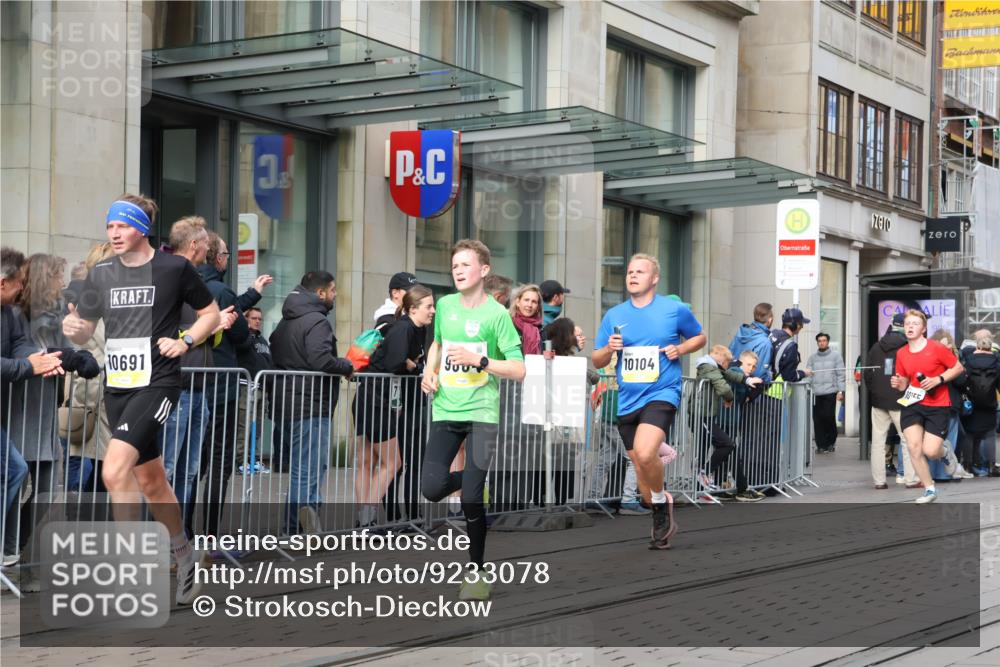 05.10.2025 - 20. swb-Marathon Bremen Strokosch-Dieckow http://msf.ph/oto/9233078 05.10.2025 10:41:43 Ziel 8187, 9364, 9504, 9849, 9884, 10104, 10155, 10691, 10838, 10880, 11217, 11422, 11581, 11710, 8187, 9364, 9504, 9849, 9884, 10104, 10155, 10691, 10838, 10880, 11217, 11422, 11581, 11710 meine-sportfotos.de