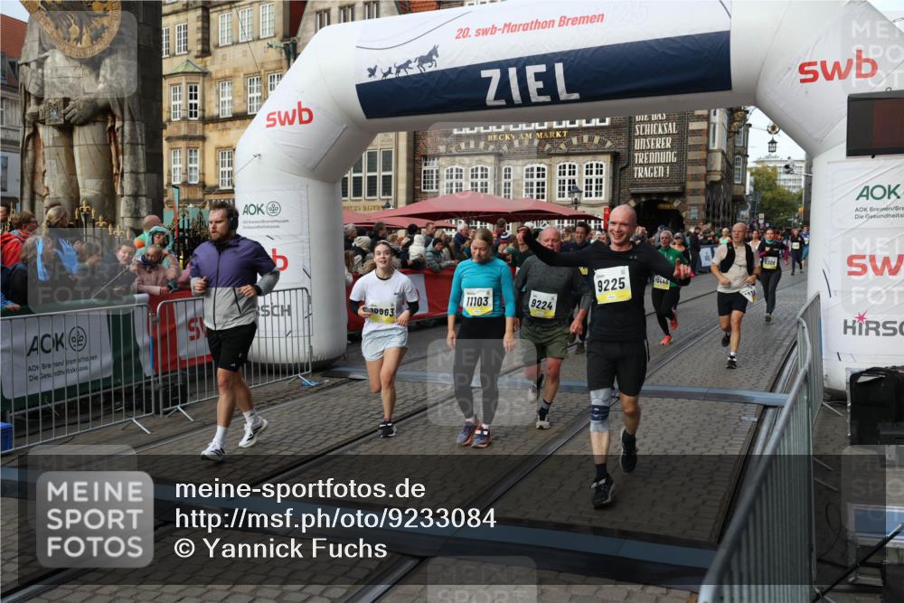 05.10.2025 - 20. swb-Marathon Bremen Yannick Fuchs http://msf.ph/oto/9233084 05.10.2025 11:03:32 Ziel 7776, 9224, 9225, 9246, 9308, 10142, 10405, 10446, 10963, 10995, 11103, 11124, 11150, 11236, 11467, 11502, 11508, 11509 meine-sportfotos.de